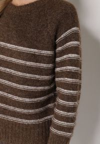 Born2be - Brązowy Sweter z Domieszką Wełny w Paski Lidavia. Okazja: na co dzień. Kolor: brązowy. Materiał: wełna. Wzór: paski. Styl: casual, klasyczny, elegancki #7