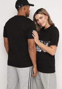 Born2be - Czarna Koszulka z Bawełny z Nadrukiem Amivira. Okazja: na co dzień. Kolor: czarny. Materiał: bawełna. Wzór: nadruk. Styl: casual, elegancki