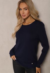 Renee - Granatowy Sweter o Klasycznym Kroju Irilians. Okazja: na co dzień. Kolor: niebieski. Styl: klasyczny