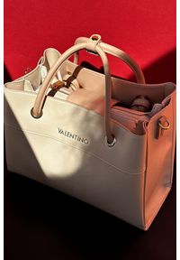 Valentino by Mario Valentino - VALENTINO Beżowa shopperka Alexia. Kolor: beżowy. Wzór: aplikacja, paski #11
