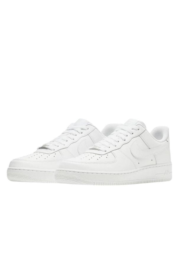 Buty do chodzenia dla dzieci Nike Air Force 1 LE. Zapięcie: sznurówki. Kolor: biały. Materiał: materiał. Szerokość cholewki: normalna. Model: Nike Air Force. Sport: turystyka piesza