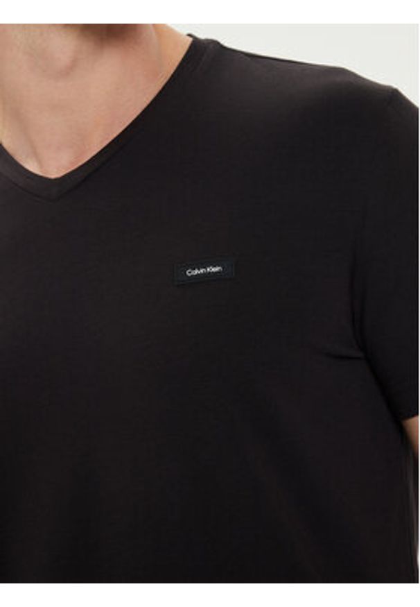 Calvin Klein T-Shirt K10K113492 Czarny Regular Fit. Kolor: czarny. Materiał: bawełna