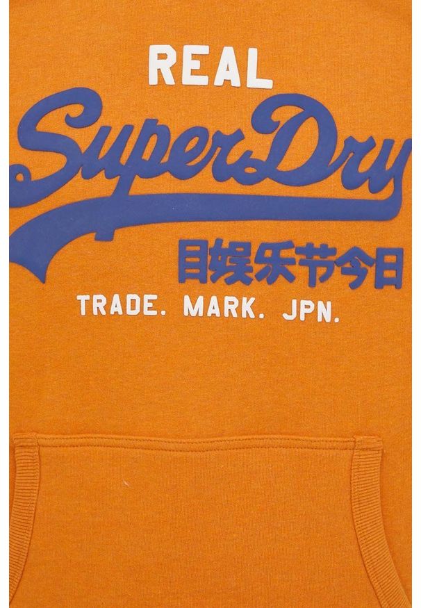 Superdry bluza męska kolor pomarańczowy z kapturem z nadrukiem. Typ kołnierza: kaptur. Kolor: pomarańczowy. Wzór: nadruk