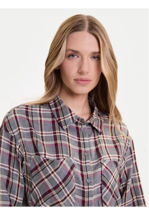 only - ONLY Koszula Riley 15351443 Szary Regular Fit. Kolor: szary. Materiał: wiskoza