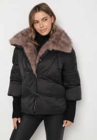 Born2be - Czarna Pikowana Kurtka Oversize z Futrzanymi Zdobieniami Saranessa. Okazja: na co dzień. Kolor: czarny. Materiał: futro. Wzór: aplikacja. Styl: casual #3
