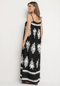 Born2be - Czarna Sukienka o Rozkloszowanym Kroju na Ramiączkach w Etniczny Wzór Revoniae. Okazja: na co dzień. Typ kołnierza: dekolt w kształcie V. Kolor: czarny. Długość rękawa: na ramiączkach. Styl: casual, elegancki #7