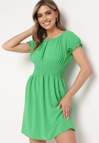 Born2be - Zielona Rozkloszowana Sukienka Typu Hiszpanka z Gumką w Pasie Tiadella. Okazja: na co dzień. Typ kołnierza: dekolt hiszpanka. Kolor: zielony. Długość rękawa: krótki rękaw. Sezon: wiosna, lato. Typ sukienki: proste. Styl: casual, elegancki #3