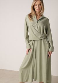 Born2be - Zielona Wiskozowa Sukienka Koszulowa z Marszczeniem i Guzikiem w Talii Lennatha. Okazja: na co dzień. Kolor: zielony. Materiał: wiskoza. Typ sukienki: koszulowe. Styl: casual, elegancki, klasyczny #1