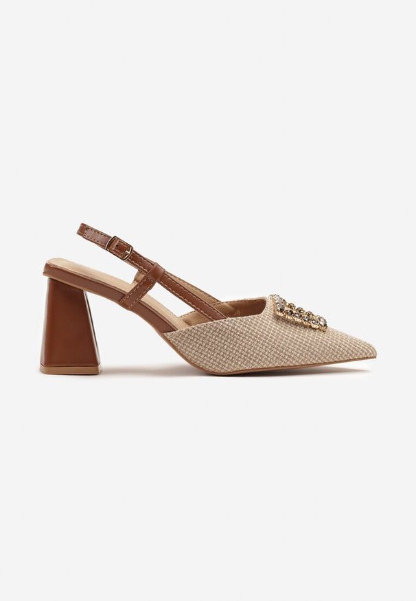 Renee - Brązowe Sandały na Słupku Typu Slingback Ozdobione Cyrkoniową Aplikacją Koriarre. Okazja: na co dzień. Zapięcie: sprzączka. Kolor: brązowy. Wzór: aplikacja. Sezon: lato. Obcas: na słupku. Styl: elegancki, casual. Wysokość obcasa: średni