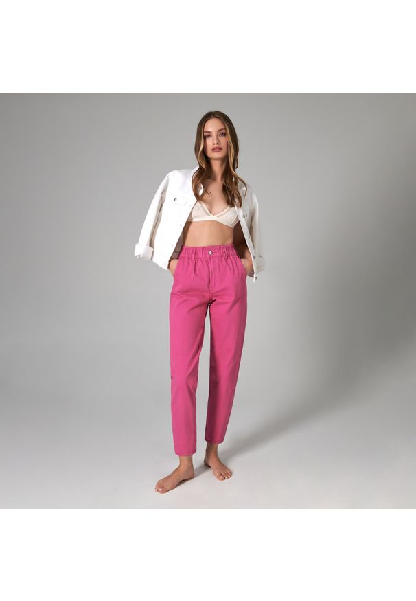 Sinsay - Jeansy paperbag high waist - Różowy. Stan: podwyższony. Kolor: różowy
