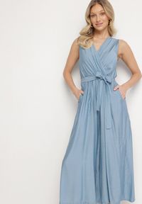 Born2be - Niebieski Taliowany Kombinezon z Wiskozą i Paskiem Evithrae. Okazja: na co dzień. Kolor: niebieski. Materiał: wiskoza. Styl: elegancki, casual, klasyczny, wizytowy #6