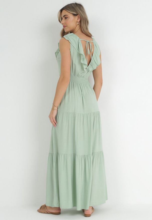 Born2be - Miętowa Sukienka Maxi z Marszczoną Gumką w Pasie i Wiązaniem na Plecach Vaida. Typ kołnierza: kołnierz z falbankami. Kolor: miętowy. Długość rękawa: bez rękawów. Długość: maxi