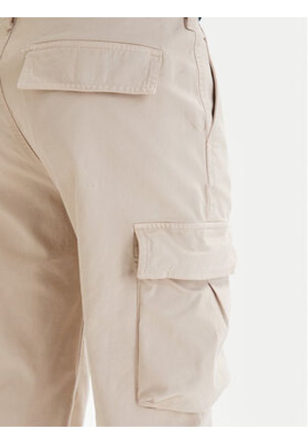 Tommy Jeans Spodnie cargo Otis DM0DM22403 Beżowy Regular Fit. Kolor: beżowy. Materiał: bawełna