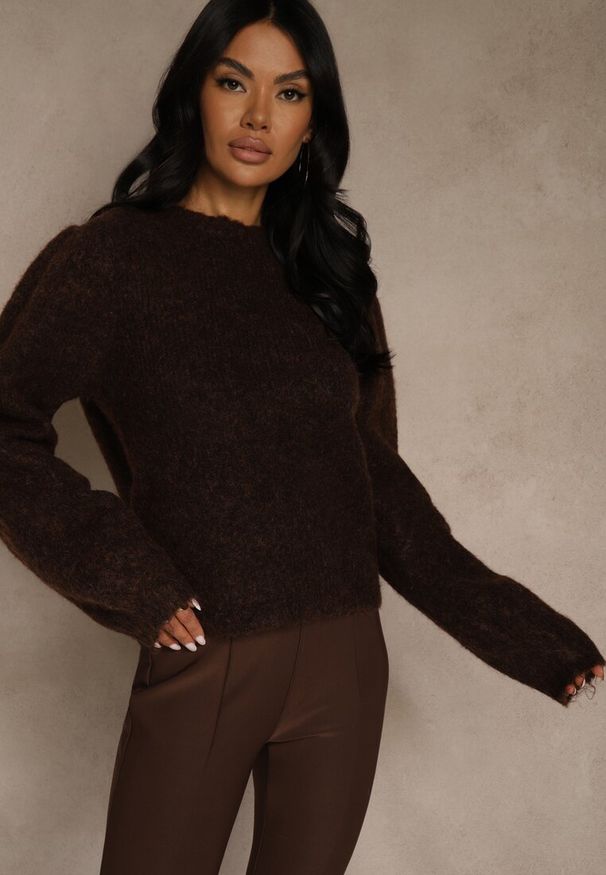 Renee - Brązowy Kardigan z Wełną Zdobiony Bufiastymi Rękawami i Wiązaniem na Plecach Tusfina. Okazja: na co dzień. Kolor: brązowy. Materiał: wełna. Wzór: aplikacja. Styl: casual