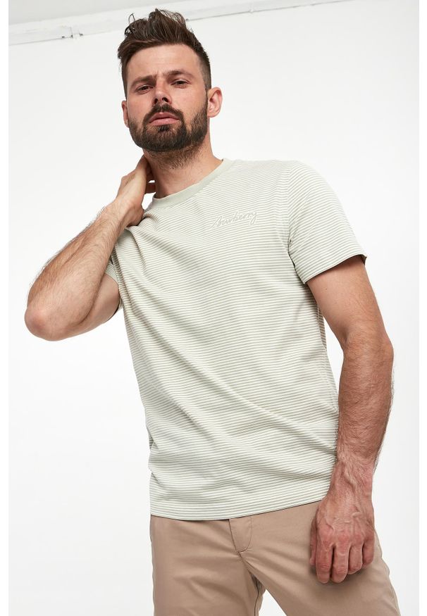 Burberry - T-shirt męski w paski BURBERRY. Wzór: paski