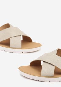 Born2be - Beżowe Klapki z Cholewką ze Skrzyżowanymi Paskami Liorane. Okazja: na co dzień. Kolor: beżowy. Wzór: haft. Sezon: lato. Styl: elegancki, casual #3