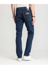 Wrangler - WRANGLER TEXAS SLIM MĘSKIE SPODNIE JEANSOWE CROSS GAME W12S8311U 112126497. Sezon: lato. Styl: elegancki, klasyczny #4
