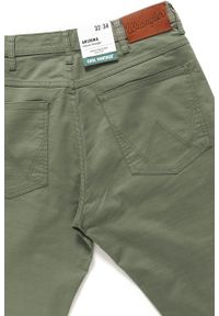 Wrangler - WRANGLER SPODNIE MĘSKIE ARIZONA MOSS GREEN W12OV6330. Materiał: materiał #3