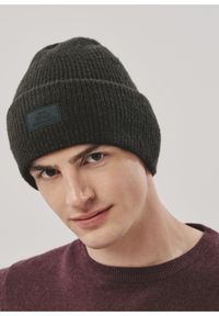 Ochnik - Klasyczna czarna czapka zimowa męska. Kolor: czarny. Materiał: akryl. Sezon: zima. Styl: klasyczny