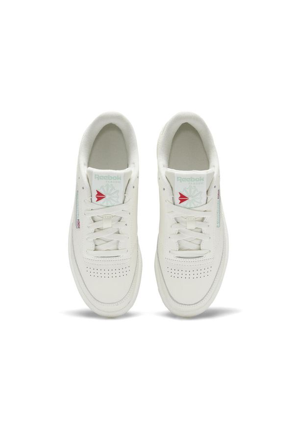 Buty do chodzenia damskie Reebok Club C. Zapięcie: sznurówki. Kolor: biały. Materiał: syntetyk, materiał. Szerokość cholewki: normalna. Model: Reebok Club. Sport: turystyka piesza