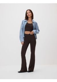 Reserved - Top - ciemnobrązowy. Kolor: brązowy. Materiał: dzianina. Wzór: gładki #1