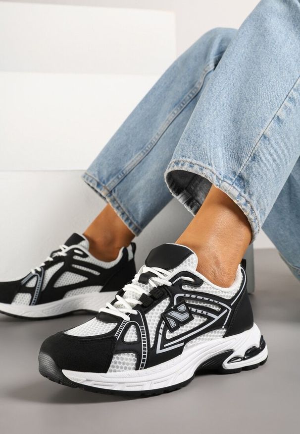 Born2be - Czarne Sneakersy z Geometrycznym Wzorem Froloti. Okazja: na co dzień. Zapięcie: sznurówki. Kolor: czarny. Materiał: jeans. Wzór: geometria