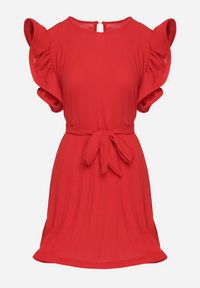 Born2be - Czerwona Plisowana Sukienka z Materiałowym Paskiem w Talii i Ozdobnymi Falbankami Christi. Typ kołnierza: kołnierz z falbankami. Kolor: czerwony. Materiał: materiał. Typ sukienki: rozkloszowane #4