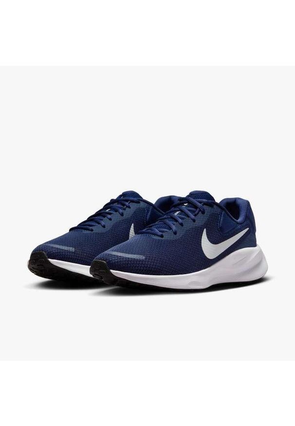 Buty do chodzenia męskie Nike Revolution 7. Zapięcie: sznurówki. Kolor: biały, wielokolorowy, niebieski. Materiał: syntetyk, tkanina, materiał. Szerokość cholewki: normalna. Model: Nike Revolution. Sport: turystyka piesza