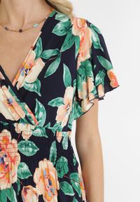 Born2be - Granatowa Sukienka Maxi z Kopertowym Dekoltem i Gumkami w Pasie Kelsi. Typ kołnierza: dekolt kopertowy. Kolor: niebieski. Długość rękawa: krótki rękaw. Sezon: wiosna, lato. Typ sukienki: kopertowe. Długość: maxi #5