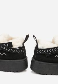 Born2be - Czarne Śniegowce na Grubej Podeszwie z Frędzlami i Haftem Linodis. Okazja: na spacer, na co dzień. Kolor: czarny. Materiał: jeans. Wzór: haft. Sezon: jesień. Styl: casual #5