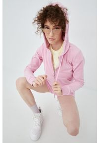 Juicy Couture bluza damska kolor różowy z kapturem gładka. Okazja: na co dzień. Typ kołnierza: kaptur. Kolor: różowy. Materiał: dzianina. Wzór: gładki. Styl: casual