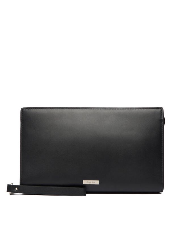 Calvin Klein Kosmetyczka Plaque Wash Bag LV04D1109G Czarny. Kolor: czarny. Materiał: skóra