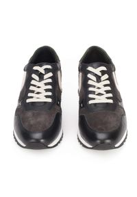 Wittchen - Męskie sneakersy skórzane wielokolorowe szaro-białe. Okazja: na co dzień. Nosek buta: okrągły. Kolor: biały, szary, wielokolorowy. Materiał: zamsz, skóra. Sezon: jesień