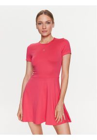 Tommy Jeans Sukienka codzienna Essential DW0DW15680 Różowy Regular Fit. Okazja: na co dzień. Kolor: różowy. Materiał: wiskoza. Typ sukienki: proste. Styl: casual #1