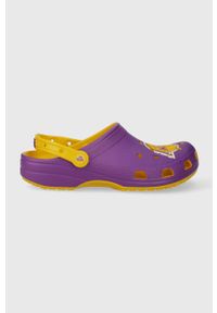 Crocs klapki NBA Los Angeles Lakers Classic Clog kolor fioletowy 208650. Kolor: fioletowy. Materiał: materiał #4