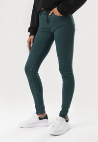 Born2be - Zielone Jeansy Slim Haithea. Kolor: zielony. Materiał: jeans #1