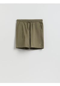 Reserved - Szorty regular fit - oliwkowy. Kolor: oliwkowy. Materiał: bawełna