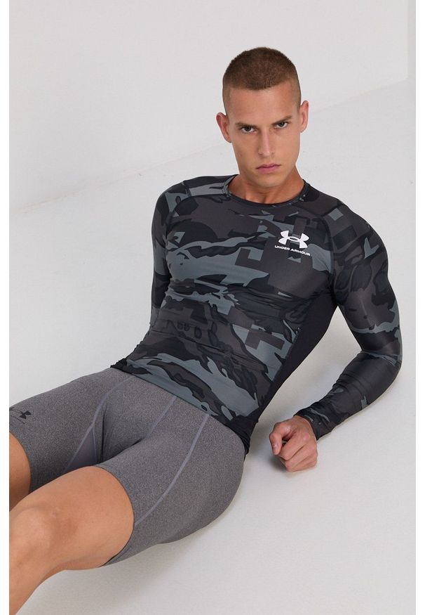 Under Armour Longsleeve 1361523 męski kolor czarny wzorzysty. Kolor: czarny. Materiał: dzianina. Długość rękawa: długi rękaw