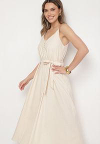 Born2be - Beżowa Sukienka z Wiskozą i Bawełną Ozdobiona Paskiem Saviliae. Kolor: beżowy. Materiał: bawełna, wiskoza. Długość rękawa: na ramiączkach. Wzór: aplikacja. Styl: elegancki #4