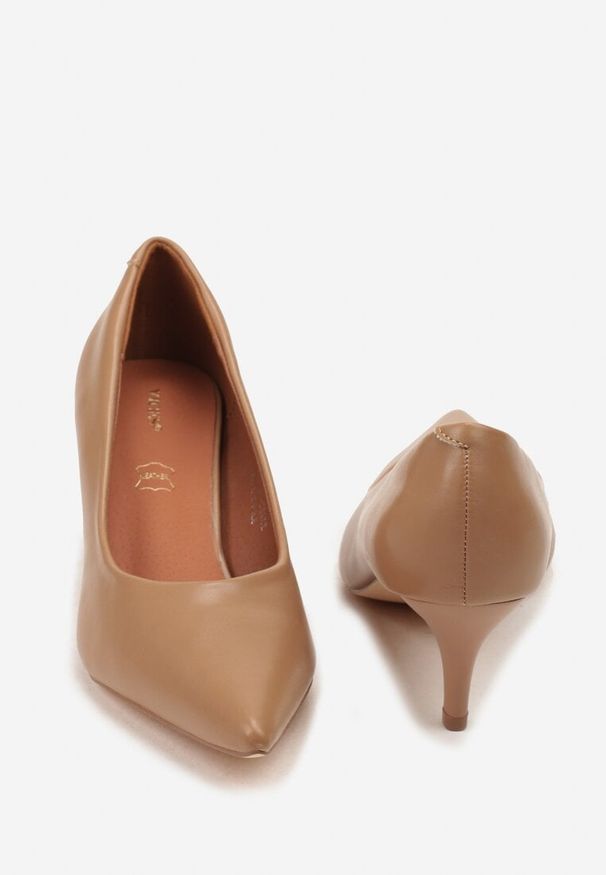 Born2be - Ciemnobeżowe Czółenka Vices na Kaczuszce z Wkładką ze Skóry Naturalnej Amorrise. Okazja: na co dzień. Kolor: beżowy. Materiał: skóra. Wzór: kwiaty. Obcas: na szpilce. Styl: casual, elegancki