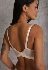 Renee - Beżowy Biustonosz z Metaliczną Aplikacją i Perforacją Dredefia. Kolor: beżowy. Materiał: jeans. Wzór: aplikacja #7