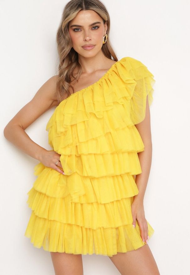 Born2be - Żółta Sukienka Mini na Jedno Ramię Asymetryczna z Falbankami Nomenta. Typ kołnierza: kołnierz z falbankami. Kolor: żółty. Typ sukienki: asymetryczne. Długość: mini