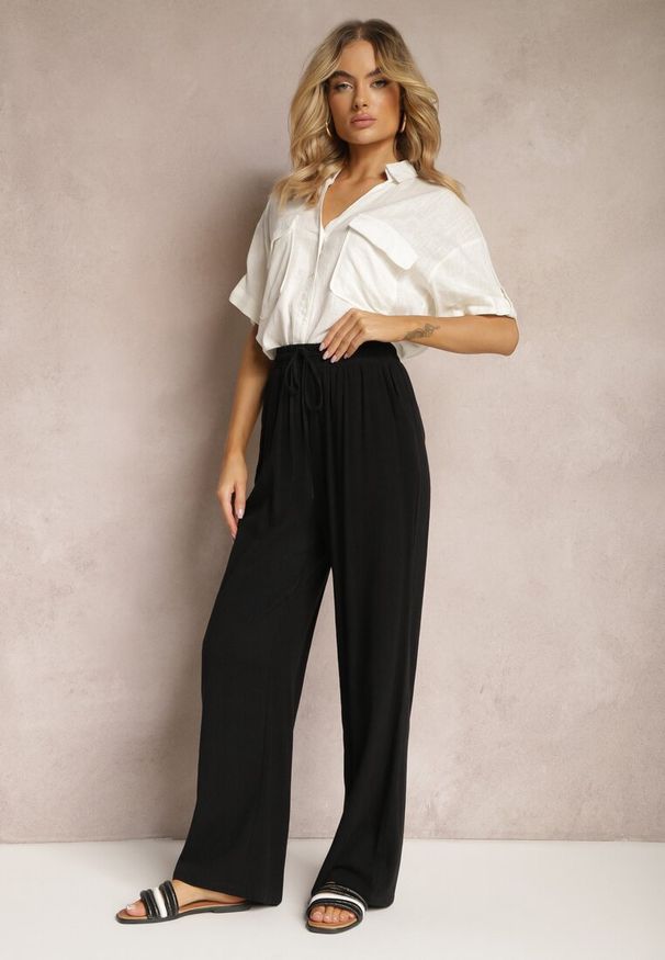Renee - Czarne Szerokie Spodnie z Wiskozy z Dodatkiem Lnu Delsira. Okazja: na co dzień. Stan: podwyższony. Kolekcja: plus size. Kolor: czarny. Materiał: len, wiskoza. Długość: długie. Styl: elegancki, casual