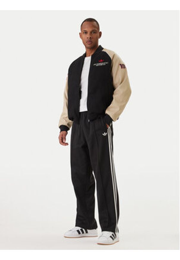 Adidas - adidas Spodnie dresowe adicolor KE3501 Czarny Loose Fit. Kolor: czarny. Materiał: bawełna