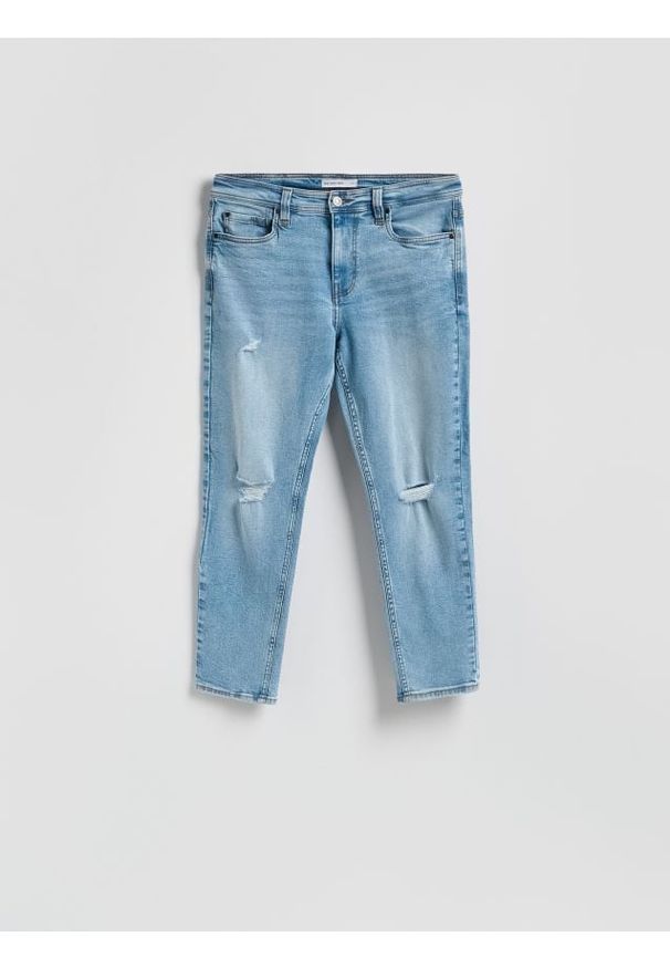 Reserved - Jeansy carrot slim z przetarciami - niebieski. Kolor: niebieski