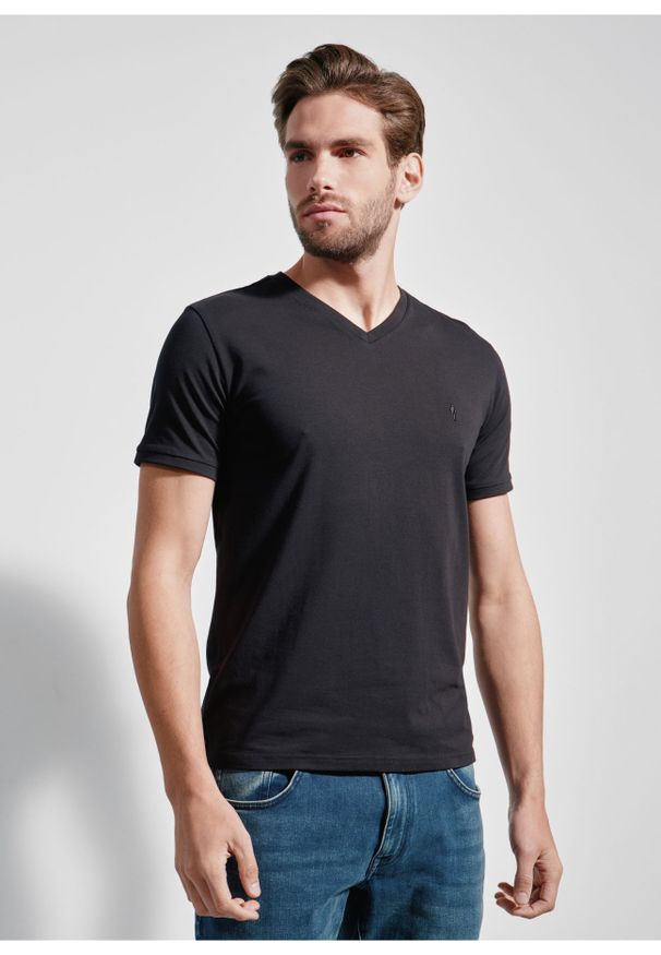 Ochnik - Czarny basic T-shirt męski z logo. Kolor: czarny. Materiał: bawełna. Długość: krótkie. Wzór: aplikacja