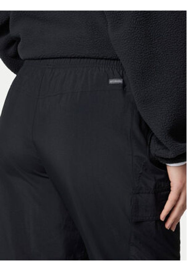 columbia - Columbia Spodnie outdoor Sandier™ Parachute Pant 2119061 Czarny Relaxed Fit. Kolor: czarny. Materiał: syntetyk. Sport: outdoor