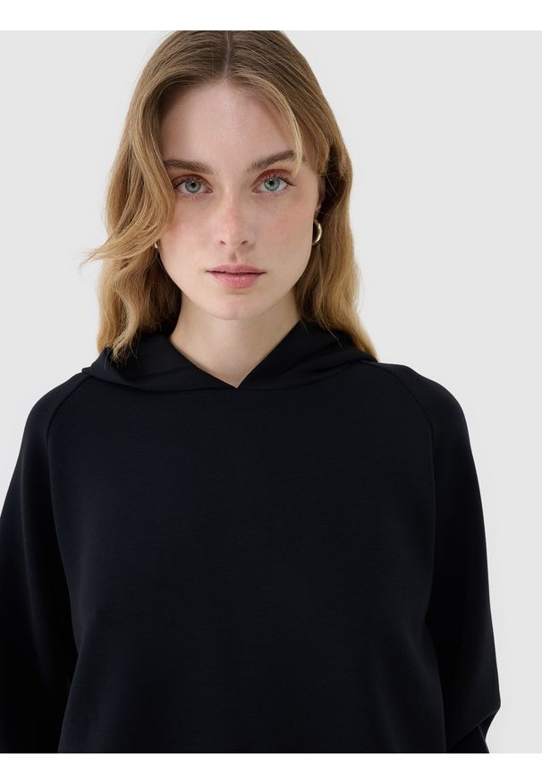 4f - 4F Bluza dresowa nierozpinana z modalem damska - czarna M. Okazja: na co dzień. Typ kołnierza: bez kaptura. Kolor: czarny. Materiał: dresówka. Długość rękawa: raglanowy rękaw. Wzór: gładki, ze splotem. Styl: casual, klasyczny, sportowy. Sport: fitness