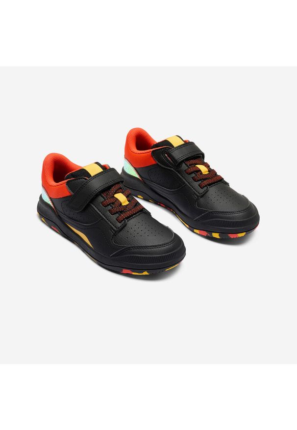 Buty sportowe dla dzieci Decathlon Playventure Yard. Zapięcie: rzepy. Kolor: wielokolorowy, czarny, niebieski, fioletowy. Materiał: kauczuk, skóra. Szerokość cholewki: normalna