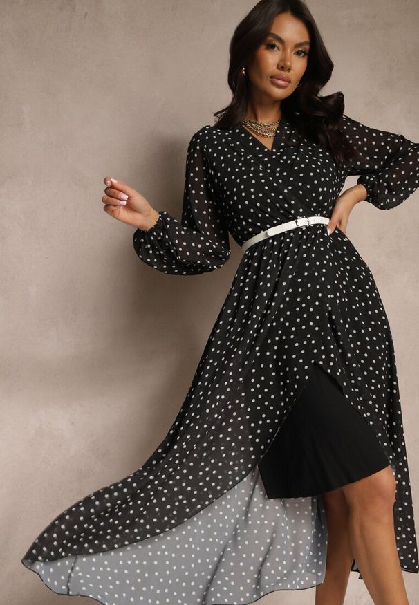 Renee - Czarno-Biała Asymetryczna Sukienka w Kropeczki o Kopertowym Kroju z Gumką w Talii Viradi. Okazja: na co dzień. Kolor: czarny. Materiał: tkanina. Wzór: aplikacja, kropki. Typ sukienki: asymetryczne, kopertowe. Styl: casual, wizytowy